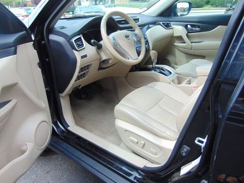 Used 2015 Nissan Rogue SL image 2