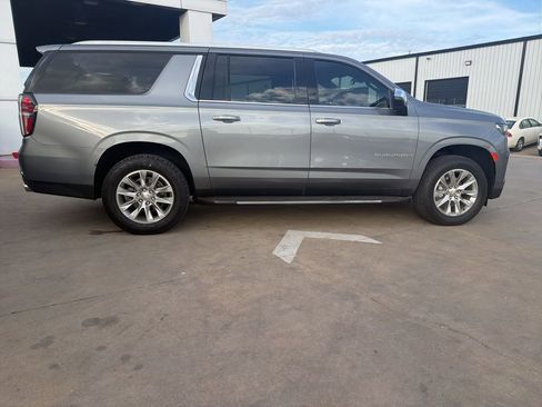 Used 2022 Chevrolet Suburban Premier image 2