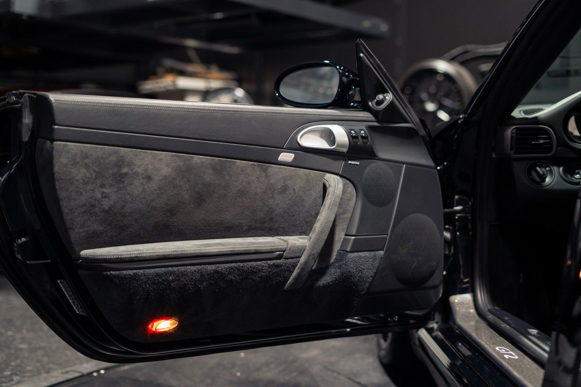 Used 2008 Porsche 911 GT2 RWD image 16