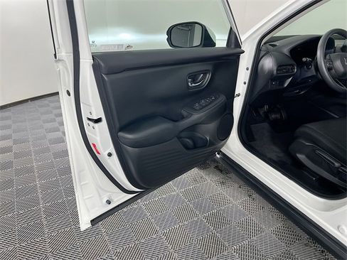 Certified 2023 Honda HR-V LX image 17