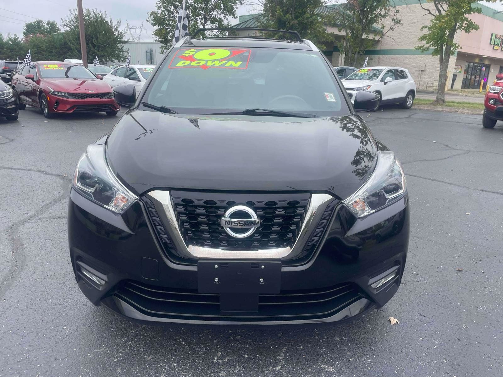 Used 2020 Nissan Kicks SR w/ Exterior Package FWD image 2