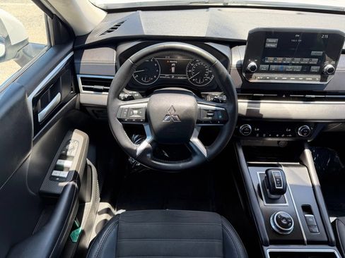 Used 2023 Mitsubishi Outlander SE FWD image 19