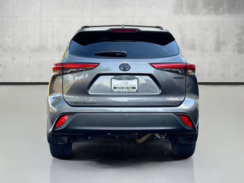 Used 2022 Toyota Highlander XLE image 6