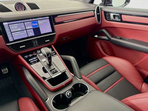 Certified 2021 Porsche Cayenne Turbo S AWD/4WD image 26