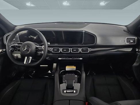 New 2025 Mercedes-Benz GLS 580 4MATIC image 11