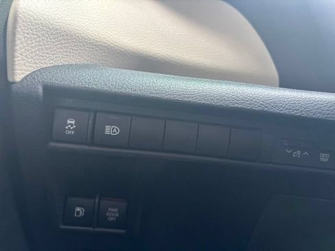 Used 2023 Toyota Sienna XLE FWD image 17