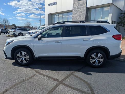Used 2023 Subaru Ascent Premium w/ Convenience Package image 8