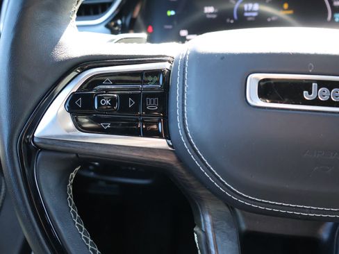 Used 2022 Jeep Grand Cherokee Overland w/ Advanced Protech Group III image 36