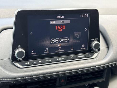 Used 2025 Nissan Rogue S FWD image 21