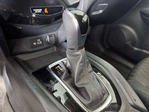 Used 2020 Nissan Rogue S FWD image 30
