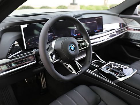 New 2026 BMW i7 xDrive60 AWD/4WD image 18