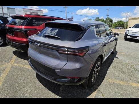 Used 2025 Chevrolet Equinox EV LT w/ LPO, All-Weather Mat Package FWD image 5