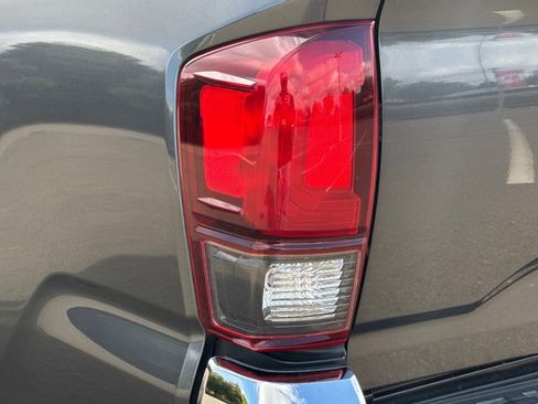 Used 2018 Toyota Tacoma SR5 RWD image 45