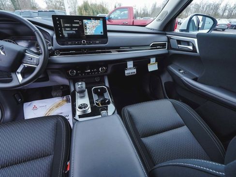 New 2026 Mitsubishi Outlander ES image 40