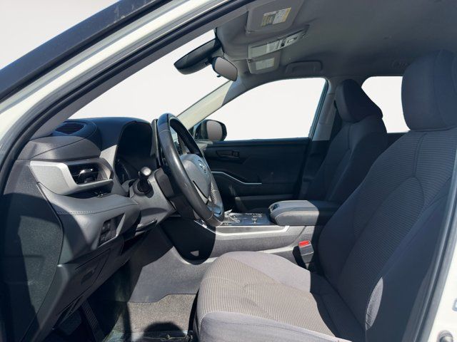 Certified 2023 Toyota Highlander LE FWD image 9