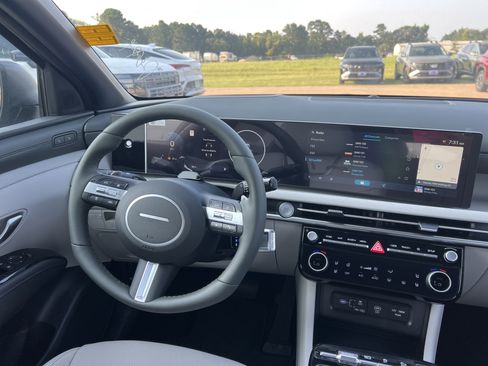 New 2025 Hyundai Tucson Limited image 9