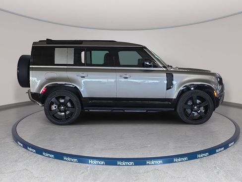 Used 2025 Land Rover Defender 110 X-Dynamic SE AWD/4WD image 6