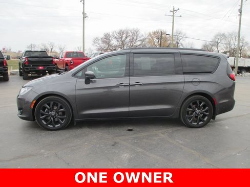 Used 2019 Chrysler Pacifica Touring-L Plus w/ Advanced Safetytec Group image 8