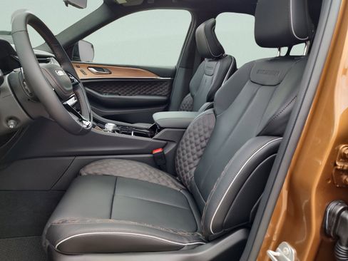 New 2026 Jeep Grand Cherokee L Summit AWD/4WD image 25