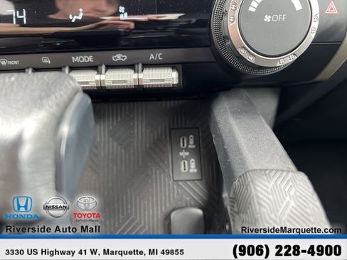 Used 2024 Toyota Tacoma TRD Off-Road AWD/4WD image 18
