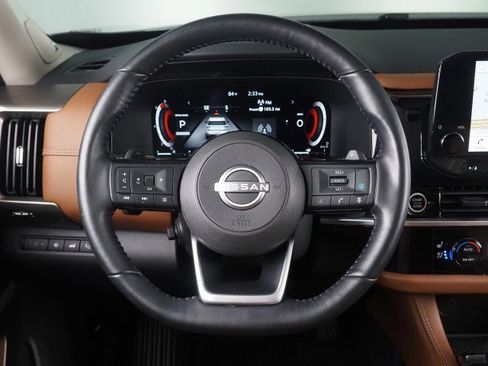 Used 2023 Nissan Pathfinder Platinum FWD image 18