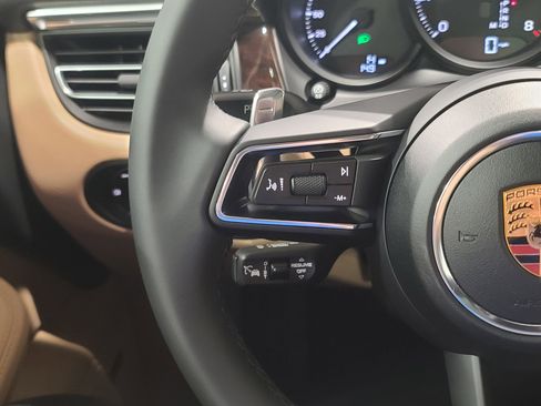 New 2026 Porsche Macan image 17