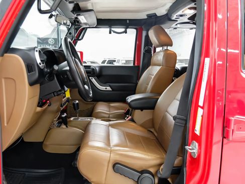 Used 2012 Jeep Wrangler Unlimited Sahara w/ Connectivity Group image 3