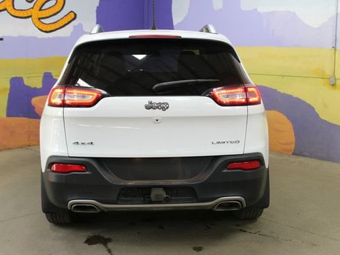 Used 2016 Jeep Cherokee Limited w/ Luxury Group AWD/4WD image 7