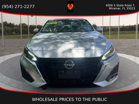 Used 2023 Nissan Altima 2.5 SV FWD image 2
