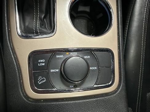 Used 2016 Jeep Grand Cherokee Limited w/ Luxury Group II AWD/4WD image 8