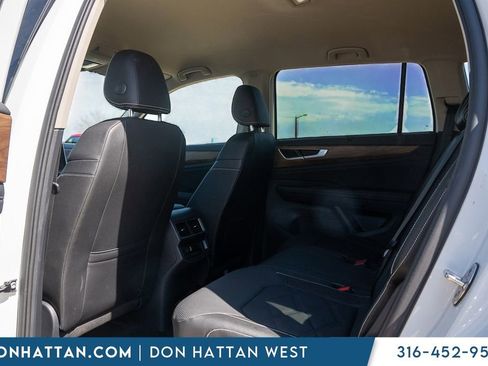 Used 2025 Volkswagen Atlas SE AWD/4WD image 16