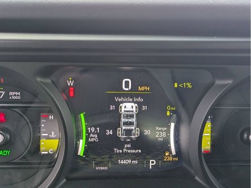 Used 2025 Jeep Wrangler Unlimited Sahara w/ Safety Group AWD/4WD image 13