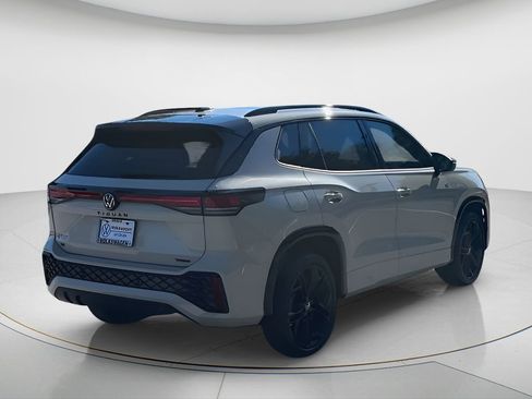 New 2026 Volkswagen Tiguan SE R-Line image 8