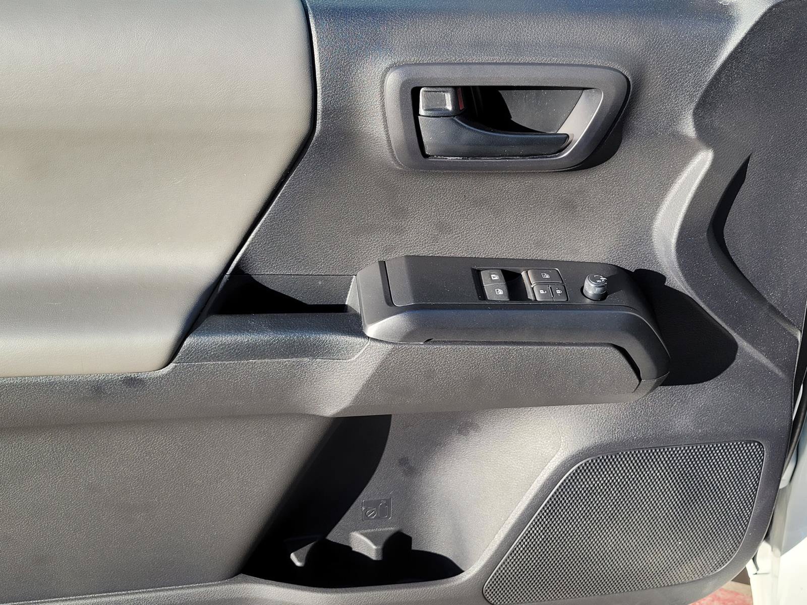 Used 2020 Toyota Tacoma SR RWD image 4