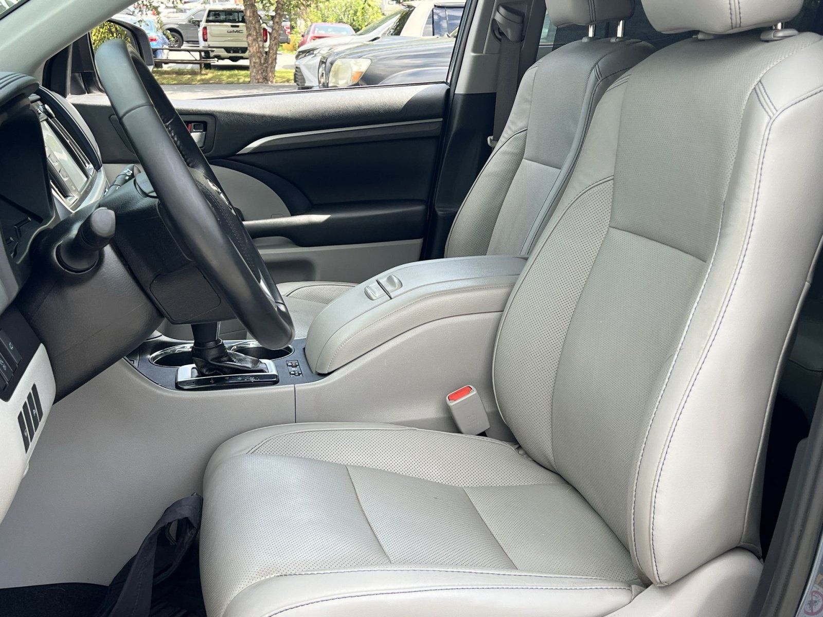 Used 2019 Toyota Highlander Limited AWD/4WD image 12