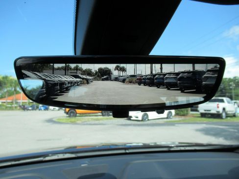 Used 2023 Chevrolet Traverse Premier FWD image 33