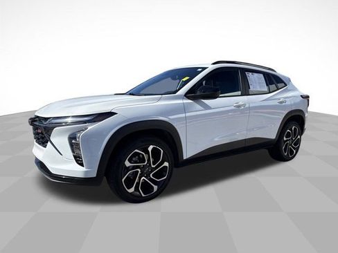 Used 2025 Chevrolet Trax RS w/ Driver Confidence Package image 1