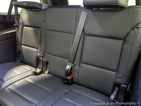 Used 2023 Chevrolet Suburban Z71 w/ Z71 Off-Road Package AWD/4WD image 15