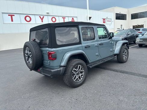 Used 2024 Jeep Wrangler Unlimited Sahara w/ Technology Group AWD/4WD image 9