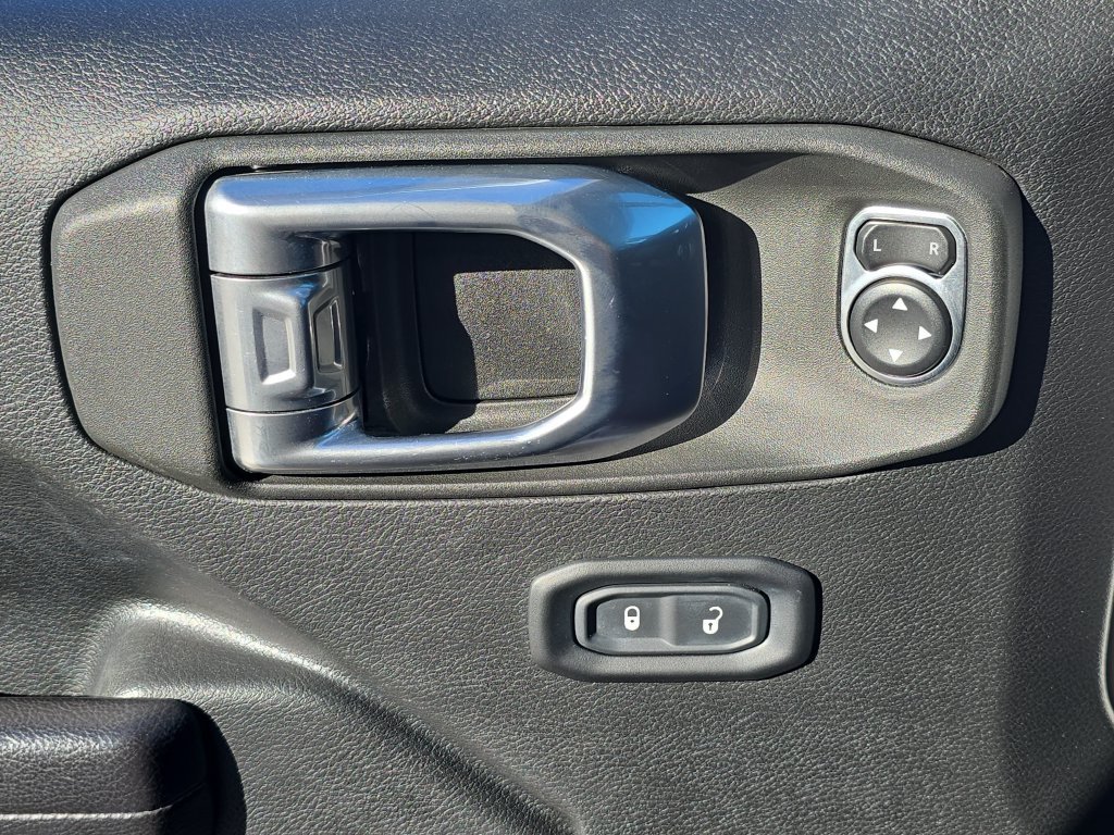 Used 2021 Jeep Gladiator Mojave AWD/4WD image 23