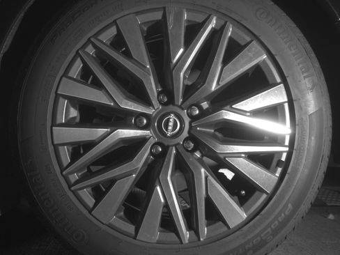 Used 2025 Nissan Altima 2.5 SV FWD image 14