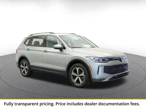 Used 2026 Volkswagen Tiguan SE AWD/4WD image 13