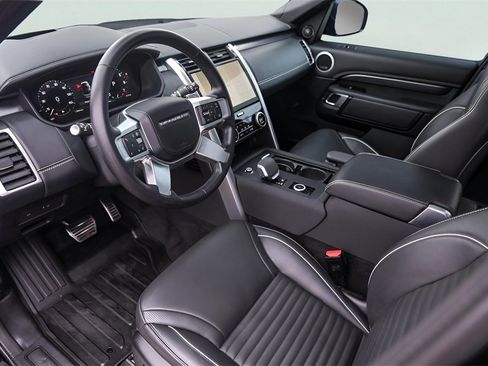 Used 2024 Land Rover Discovery Metropolitan Edition image 13