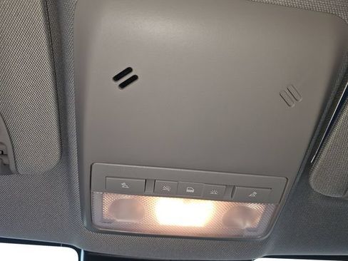 Used 2020 Chevrolet Trax LT w/ LT Convenience Package FWD image 20