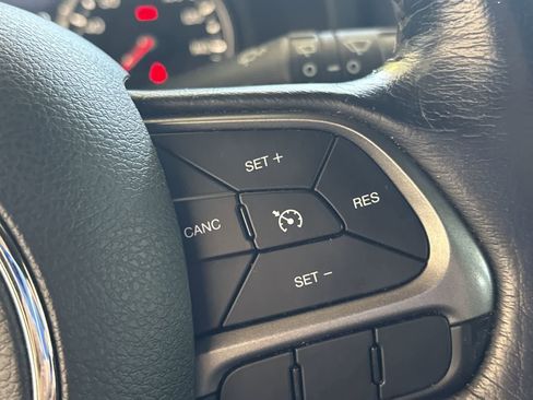 Used 2020 Jeep Renegade Altitude image 31