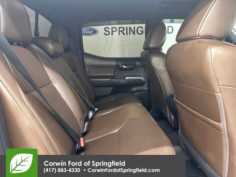 Used 2016 Toyota Tacoma Limited image 12