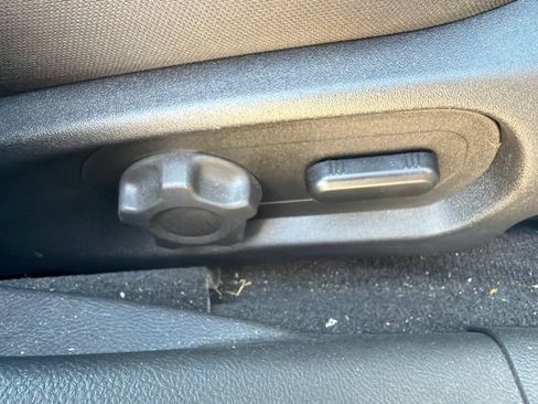 Used 2016 Ford Taurus SEL FWD image 18