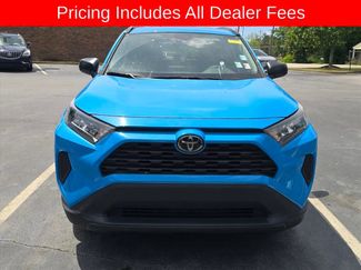 Used 2020 Toyota RAV4 LE FWD video 2