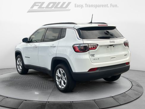 Used 2025 Jeep Compass Latitude AWD/4WD image 6