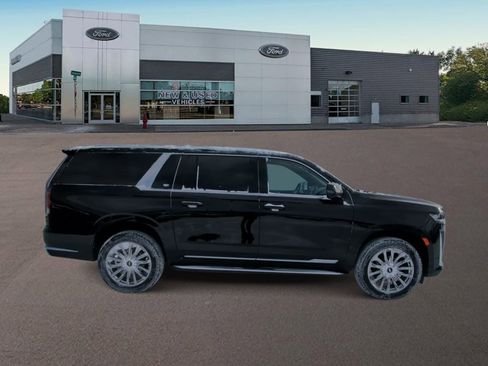 Used 2023 Cadillac Escalade ESV Premium Luxury image 12